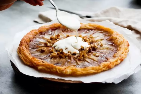 Doyenne du Comice Tarte Tatin met crème crue